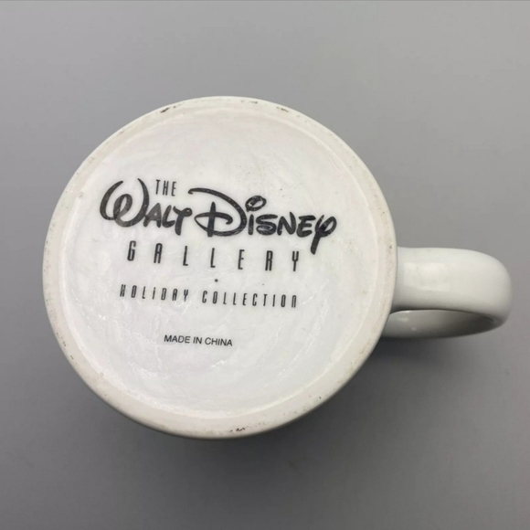 Walt Disney Gallery Mickey Mouse Christmas Wreath Holiday Collection Coffee Mug - Picture 5 of 7